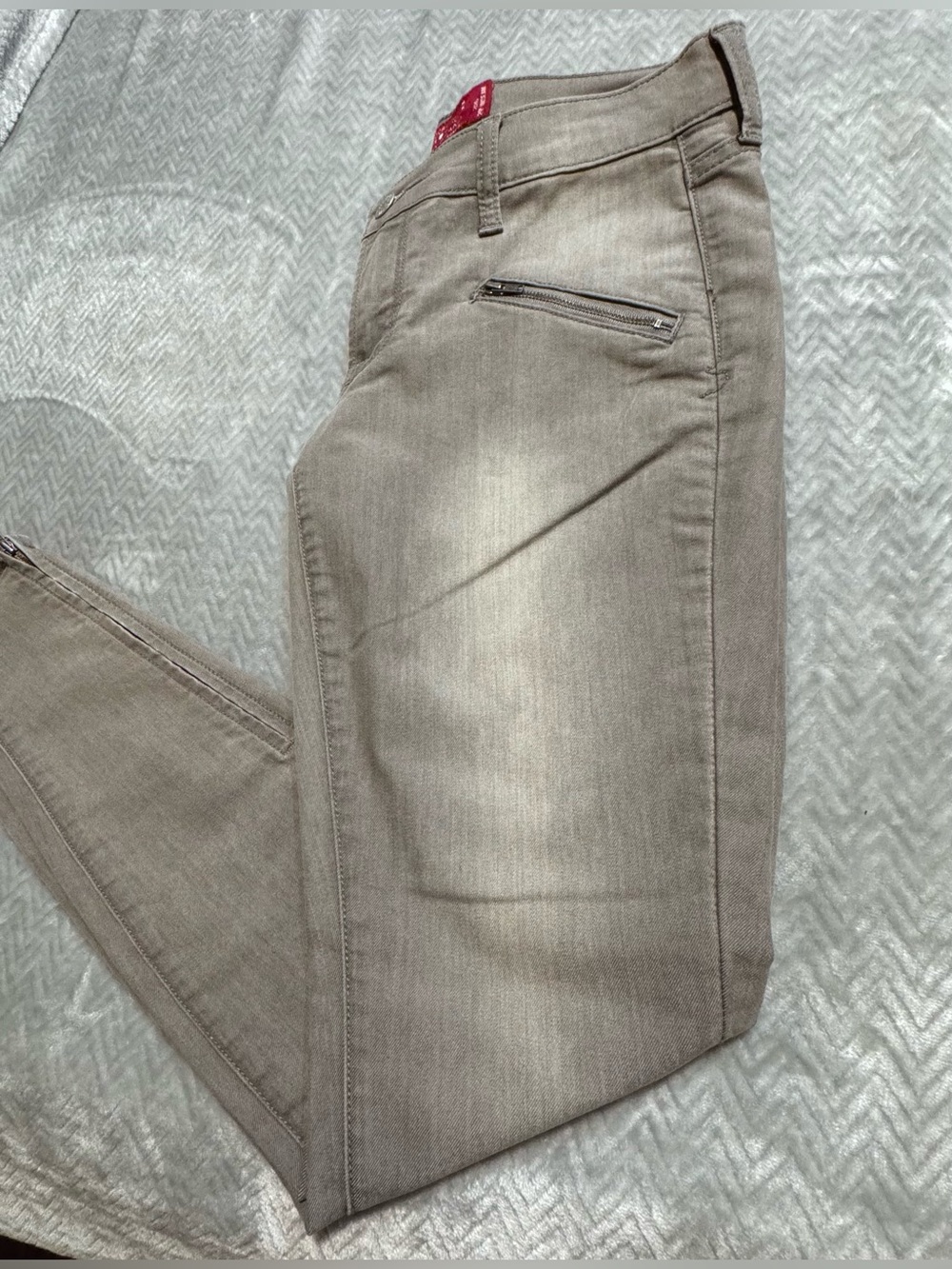 Lucky Brand Women’s Skinny Jeans in Taupe Gray